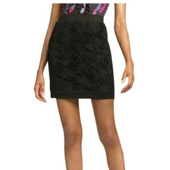 Marc by Marc Jacobs Black Rosette Mini Skirt Size XS Stretchy 3D Roses Dark Goth - Picture 1 of 6